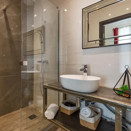 Apartment Montaigne - Luxurious - 350m Palais - Lra