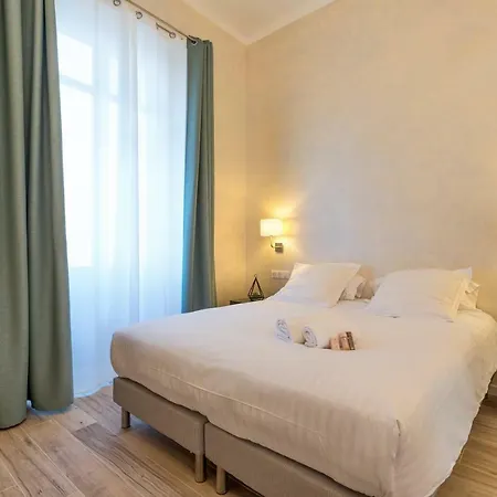 Apartment Montaigne - Luxurious - 350m Palais - Lra