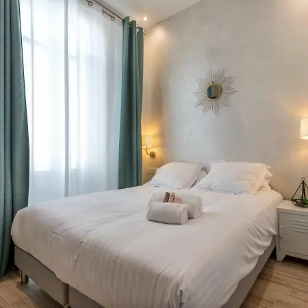 Apartment Montaigne - Luxurious - 350m Palais - Lra